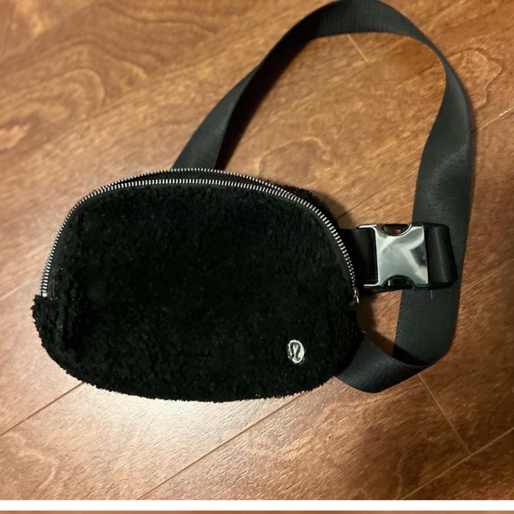 Lululemon everywhere fleece belt bag - Picture 3 of 5